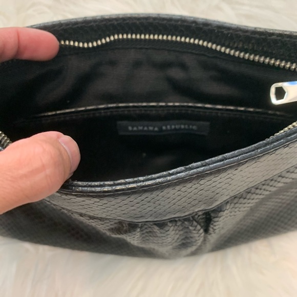 🔥SOLD🔥 Banana Republic Black Snaked Embossed Clutch - Picture 3 of 3